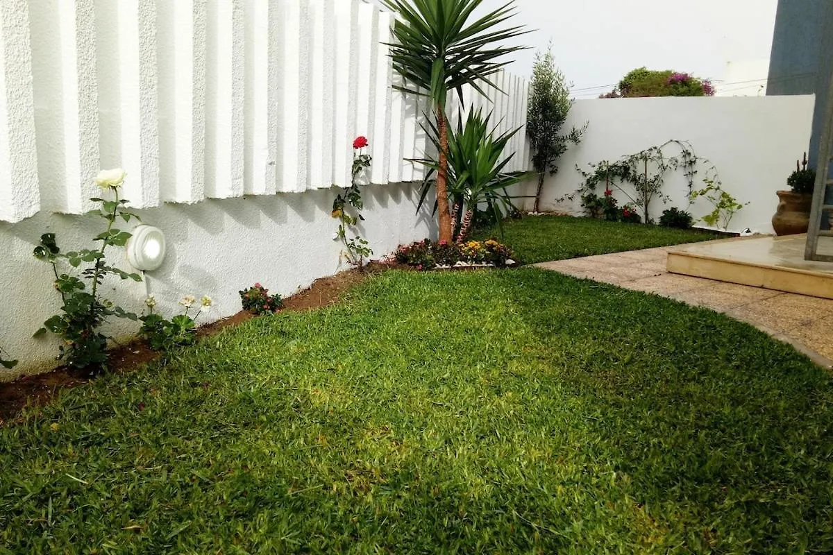 Cozy & Top Apartment, Wi-Fi, Private Garden, Sea Side Harqalah