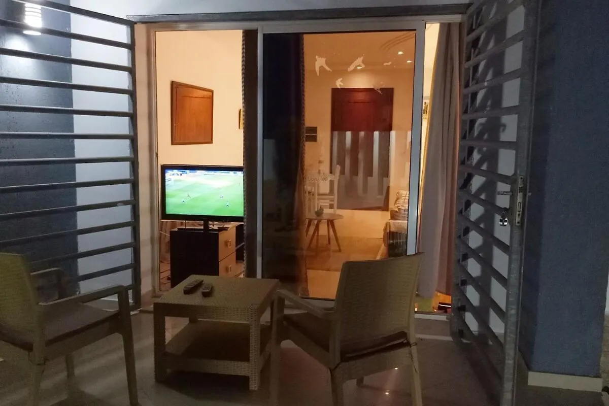 Apartment Cozy & Top Apartment, Wi-Fi, Private Garden, Sea Side Harqalah